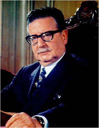 https://fr.wikipedia.org/wiki/Salvador_Allende
 licence Creative Commons Attribution 3.0 Chili
Biblioteca del Congreso Nacional de Chile — http://biografias.bcn.cl/images/archive/e/e4/20100610165107!Salvador_Allende_Gossens.jp
